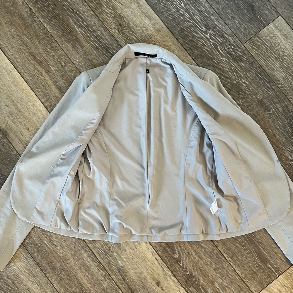 Amanda & Chelsea Light Gray Blazer - Picture 6 of 9